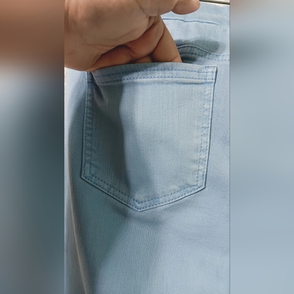 CHICO'S LIGHT BLUE PULL ON JEGGING SLIM LEG ANKLE SIZE 4T - Picture 3 of 8